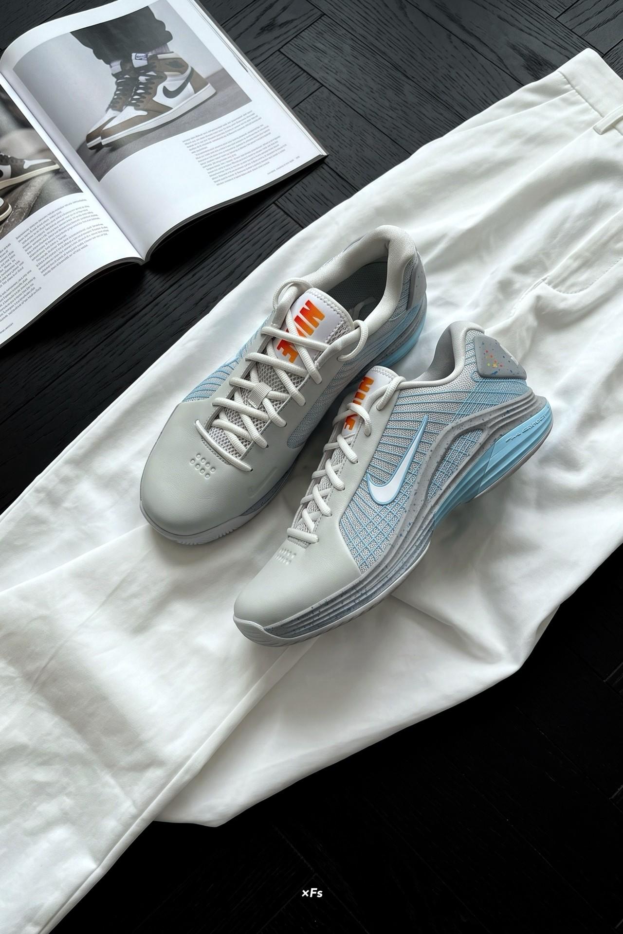 🔺经典科幻主题登场!Nike Vapor 12 浅灰冰蓝~✨